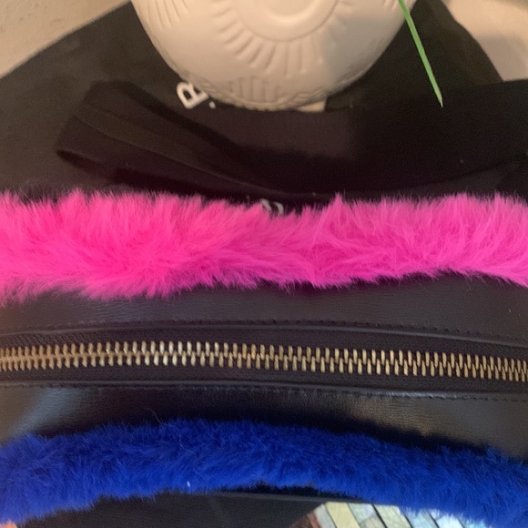 Kurt Geiger London Kensington Large Leather & Faux Fur Camera Bag - Picture 15 of 16